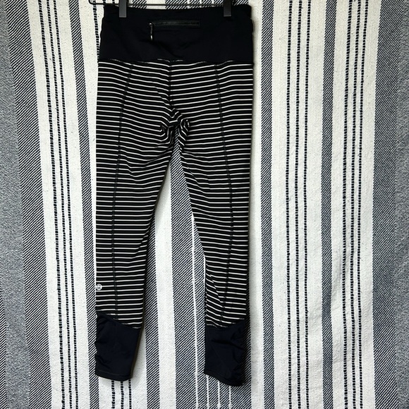 Lululemon Runday Crop Leggings 23” - Picture 8 of 9